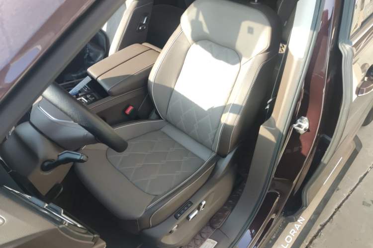 Used Volkswagen Viloran 2023 380TSI Prestige Edition Left Front Seat