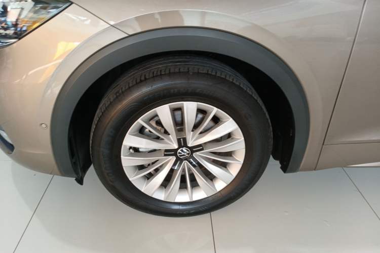 Used Volkswagen Viloran 2023 330TSI Business Edition Left Front Wheel Hub