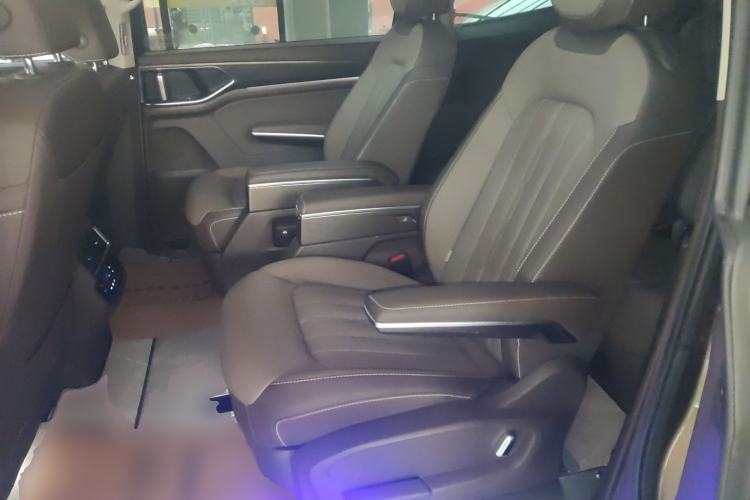 Used Volkswagen Viloran 2023 380TSI Luxury Edition Left Rear Seat