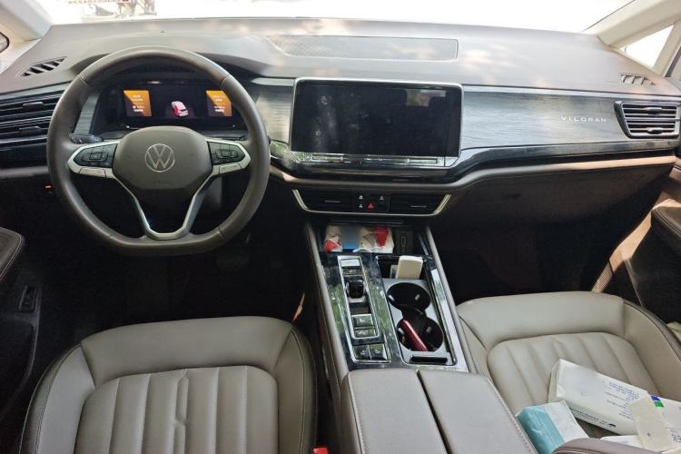 Used Volkswagen Viloran 2023 Facelift 330TSI Luxury Edition Center Console
