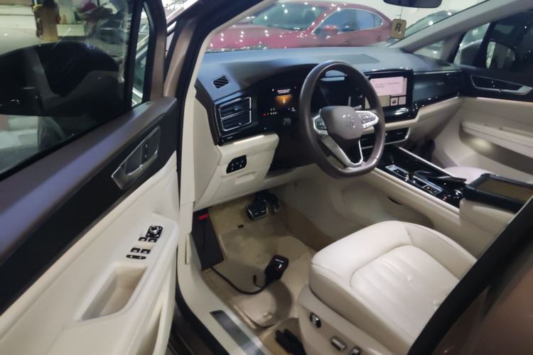 Used Volkswagen Viloran 2023 380TSI Luxury Edition Driver Seat