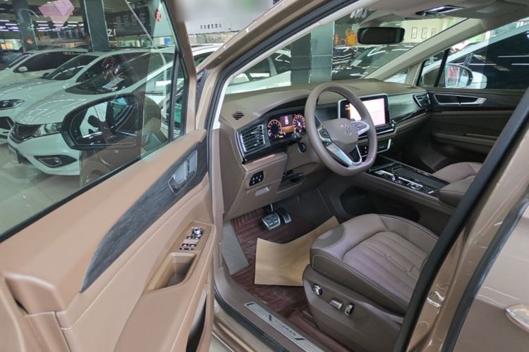 Used Volkswagen Viloran 2023 380TSI Luxury Edition Driver Seat
