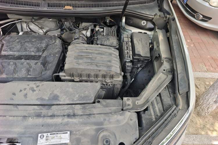 Used Volkswagen Viloran 2023 Facelift 330TSI Luxury Edition Engine Bay Left