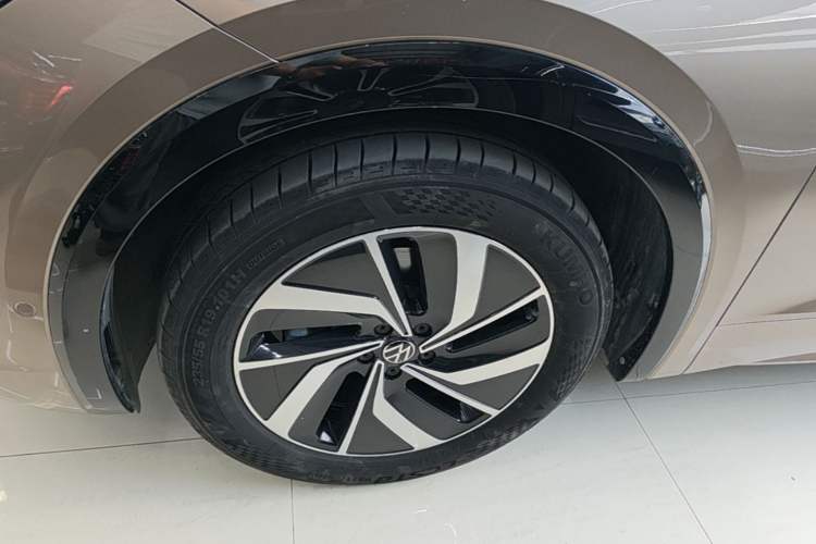 Used Volkswagen Viloran 2023 380TSI Luxury Edition Left Front Wheel Hub