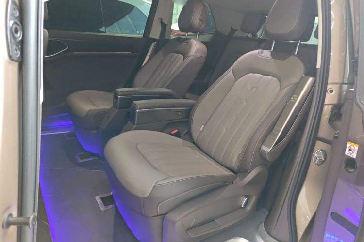Used Volkswagen Viloran 2023 380TSI Luxury Edition Left Rear Seat