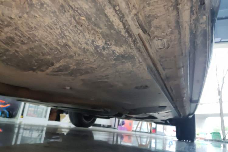 Used Volkswagen Viloran 2023 380TSI Luxury Edition Left Side Sill