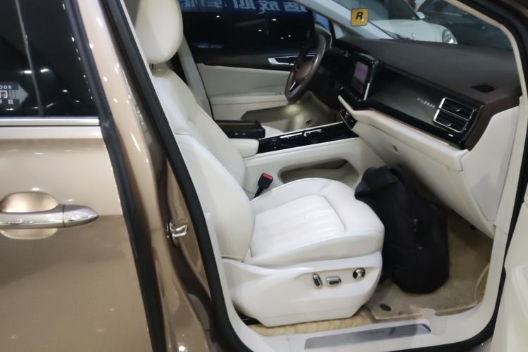 Used Volkswagen Viloran 2023 380TSI Luxury Edition Right Front Seat