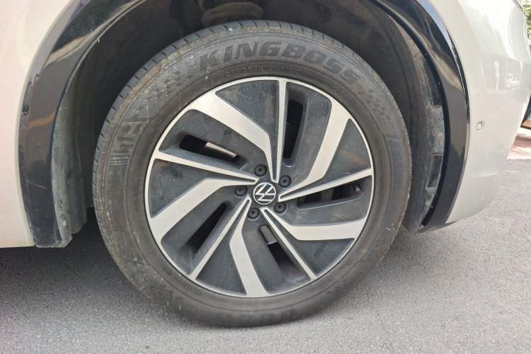 Used Volkswagen Viloran 2023 Facelift 330TSI Luxury Edition Right Front Wheel Hub