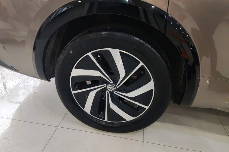 Used Volkswagen Viloran 2023 380TSI Luxury Edition Right Rear Wheel Hub