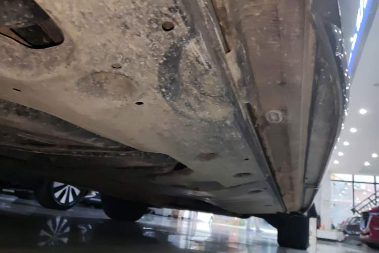 Used Volkswagen Viloran 2023 380TSI Luxury Edition Right Side Sill