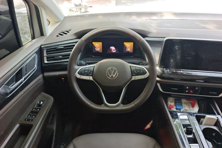 Used Volkswagen Viloran 2023 Facelift 330TSI Luxury Edition Steering Wheel