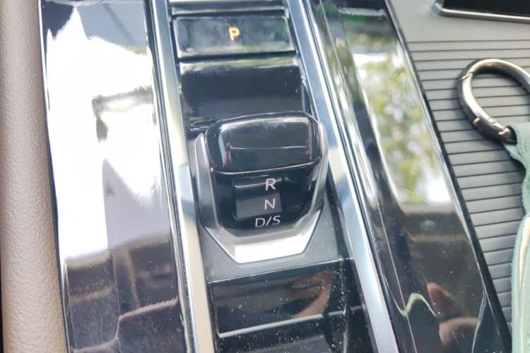 Used Volkswagen Viloran 2023 Revised 380TSI Prestige Edition Gear Lever