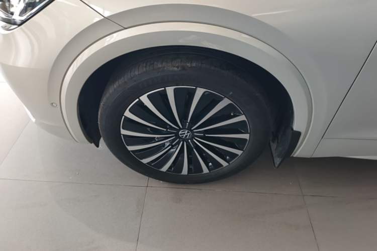 Used Volkswagen Viloran 2023 Revised 380TSI Prestige Edition Left Front Wheel Hub