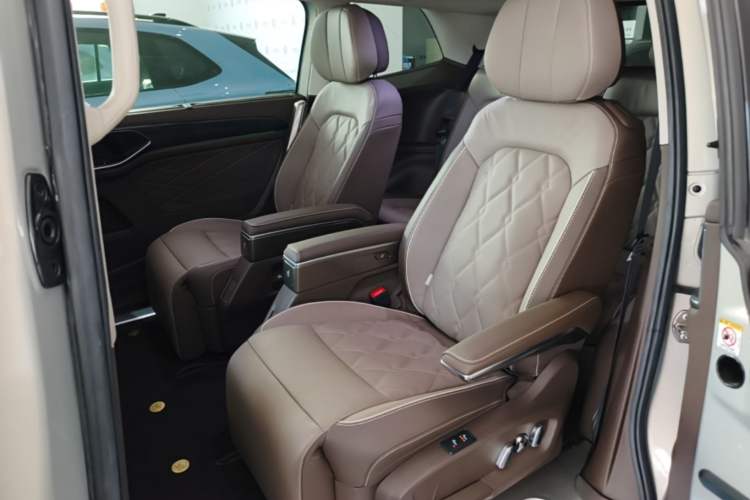 Used Volkswagen Viloran 2023 Revised 380TSI Prestige Edition Left Rear Seat