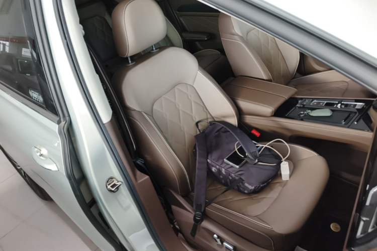 Used Volkswagen Viloran 2023 Revised 380TSI Prestige Edition Right Front Seat