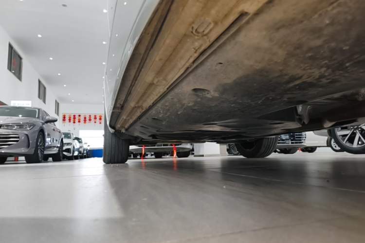 Used Volkswagen Viloran 2023 Revised 380TSI Prestige Edition Right Side Sill
