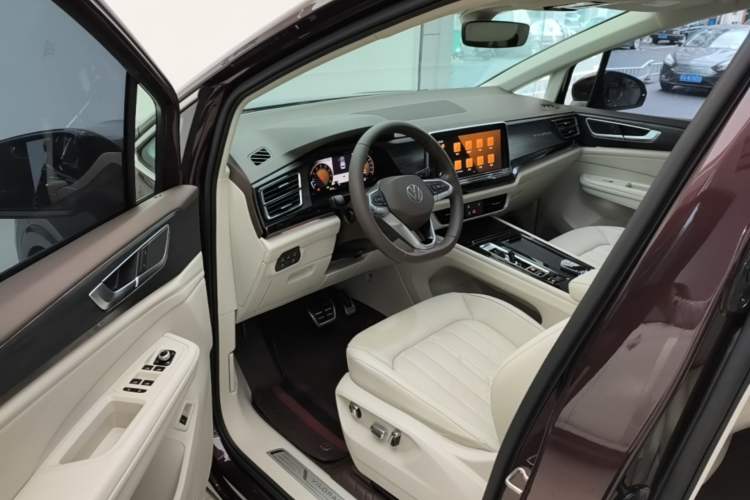 Used Volkswagen Viloran 2023 Revised Version 380TSI Luxury Edition Driver Seat