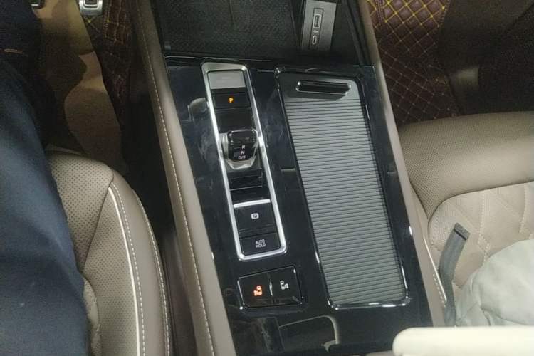 Used Volkswagen Viloran 2023 380TSI Prestige Edition Gear Lever