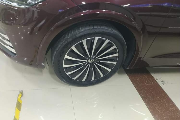 Used Volkswagen Viloran 2023 380TSI Prestige Edition Left Front Wheel Hub