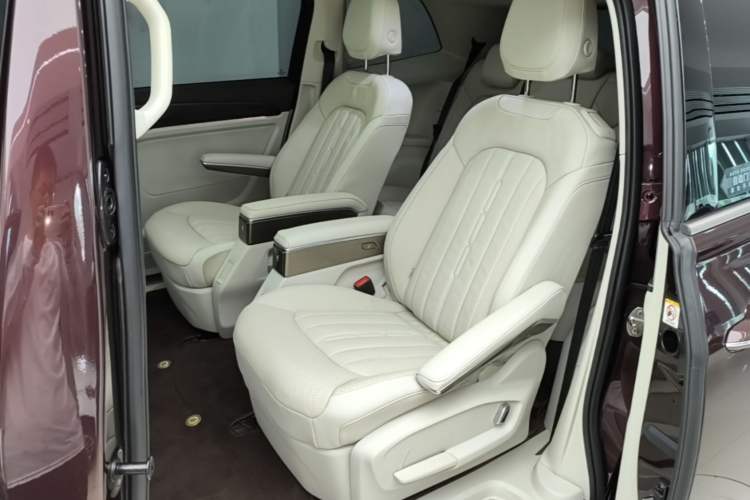 Used Volkswagen Viloran 2023 Revised Version 380TSI Luxury Edition Left Rear Seat