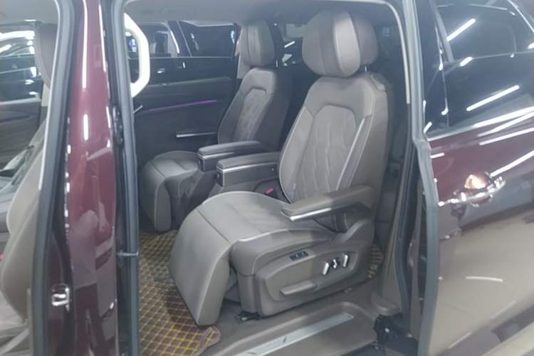 Used Volkswagen Viloran 2023 380TSI Prestige Edition Left Rear Seat