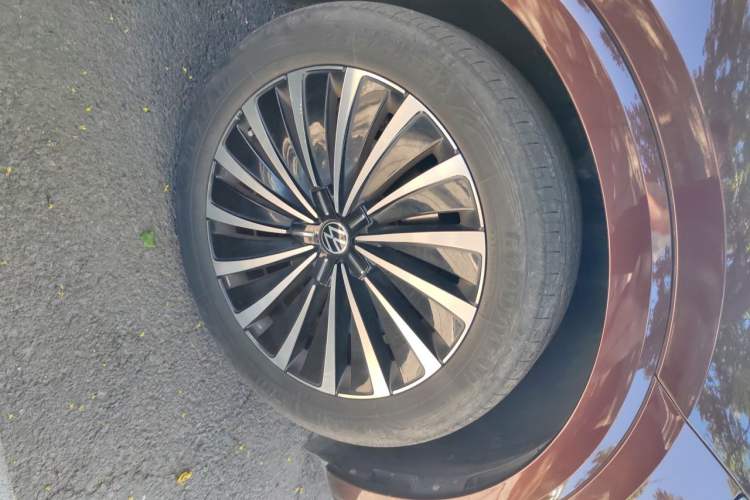 Used Volkswagen Viloran 2023 380TSI Prestige Edition Right Front Wheel Hub