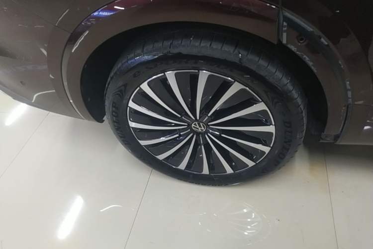Used Volkswagen Viloran 2023 380TSI Prestige Edition Right Rear Wheel Hub