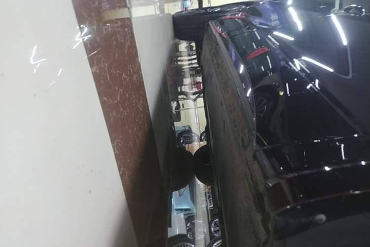Used Volkswagen Viloran 2023 380TSI Prestige Edition Right Side Sill