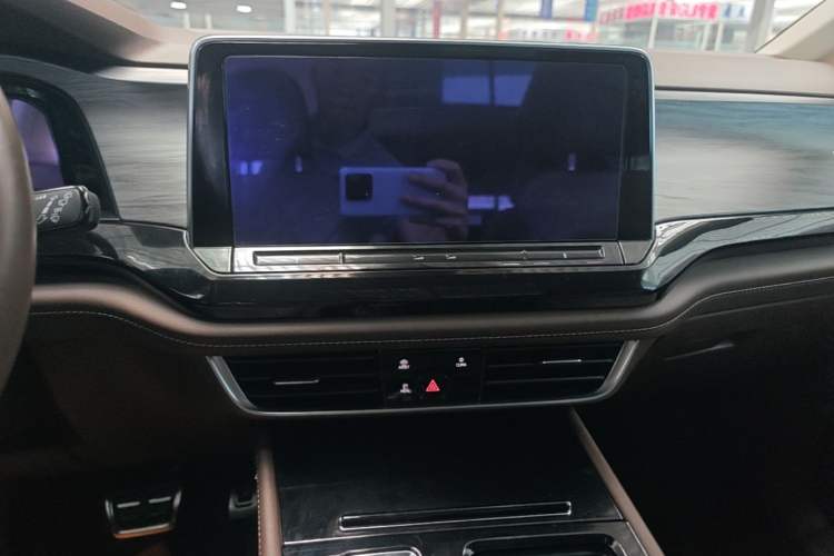 Used Volkswagen Viloran 2023 Revised Version 380TSI Luxury Edition Audio And AC Panel