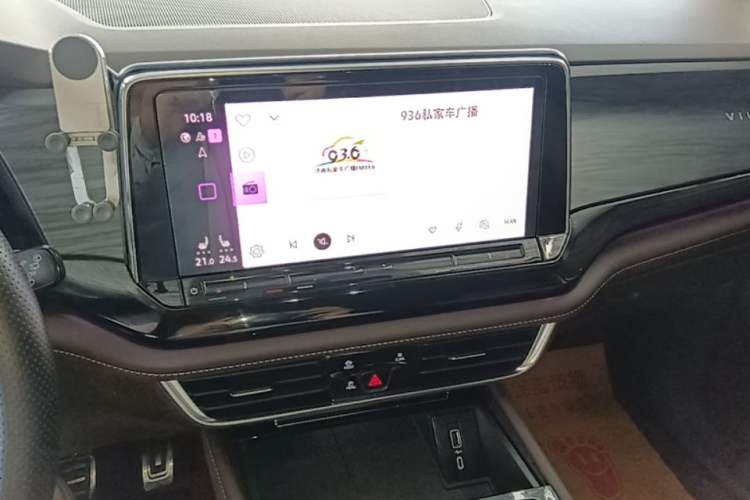 Used Volkswagen Viloran 2023 380TSI Luxury Edition Audio And AC Panel