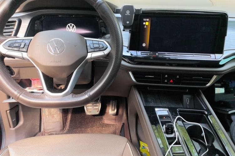 Used Volkswagen Viloran 2023 380TSI Prestige Edition Center Console