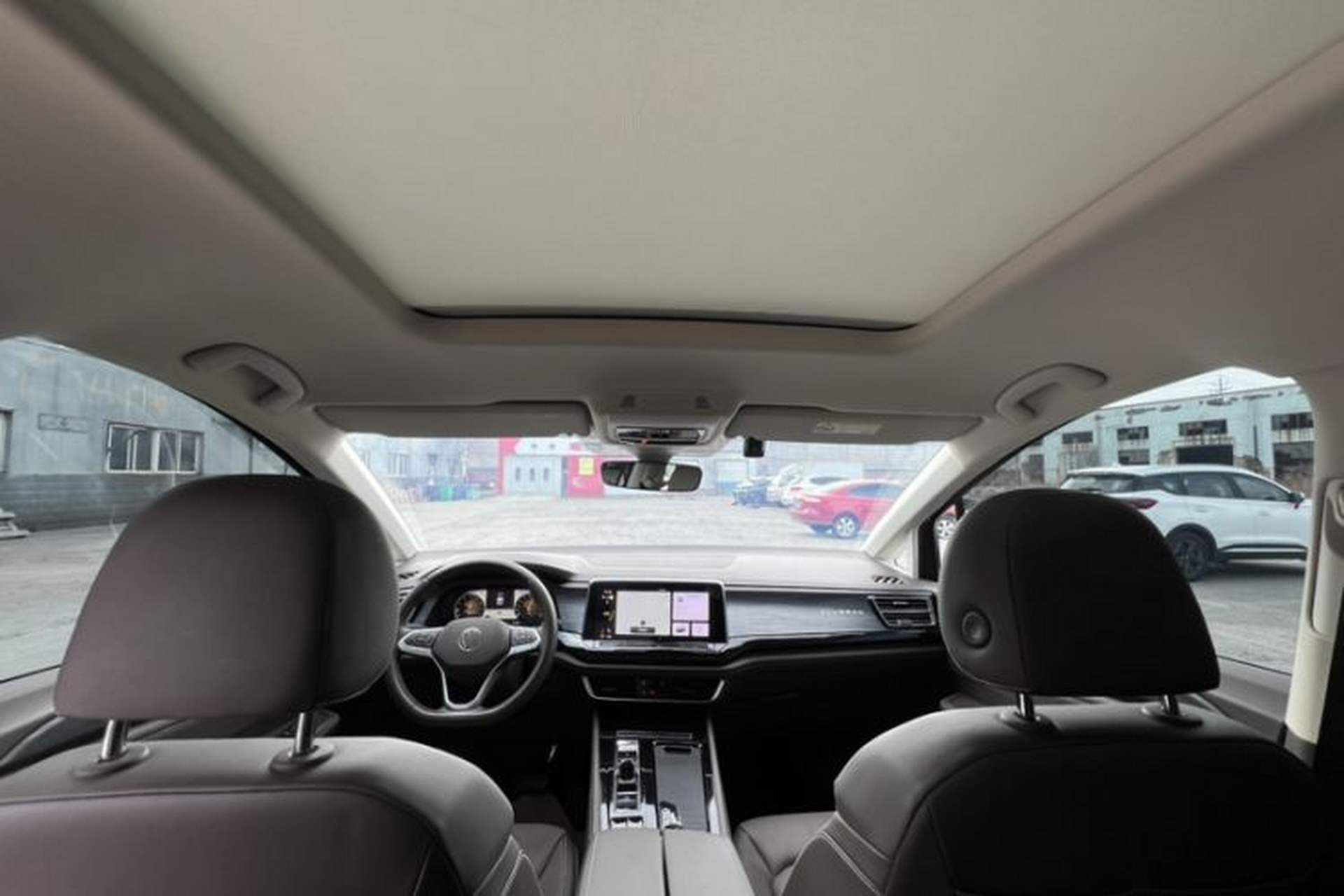 Used Volkswagen Viloran 2023 330TSI Luxury Edition Interior 5