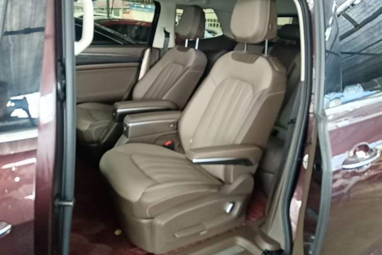 Used Volkswagen Viloran 2023 380TSI Luxury Edition Left Rear Seat