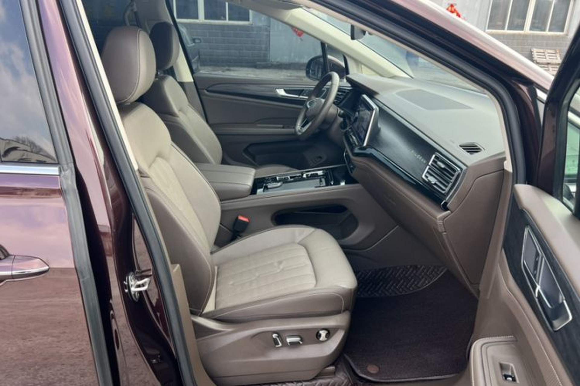 Used Volkswagen Viloran 2023 330TSI Luxury Edition Right Front Seat