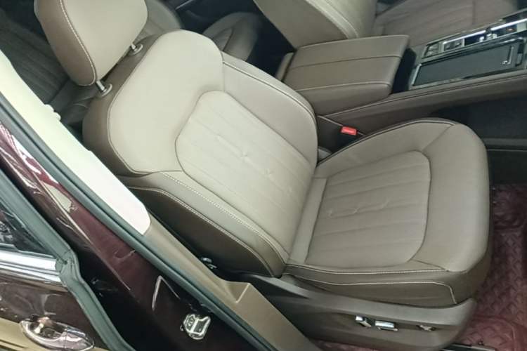 Used Volkswagen Viloran 2023 380TSI Luxury Edition Right Front Seat