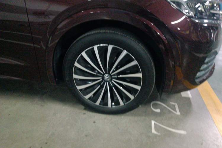 Used Volkswagen Viloran 2023 380TSI Prestige Edition Right Front Wheel Hub