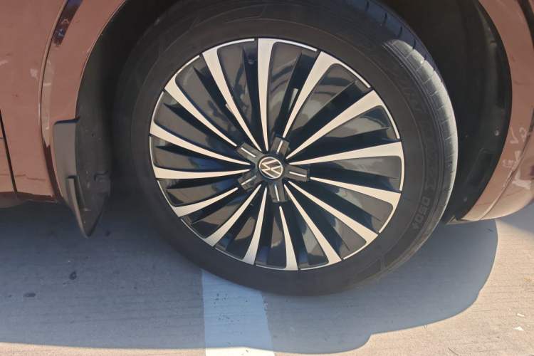 Used Volkswagen Viloran 2023 380TSI Flagship Edition Right Front Wheel Hub