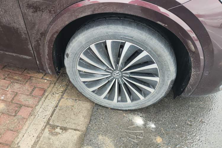 Used Volkswagen Viloran 2023 380TSI Prestige Edition Right Front Wheel Hub