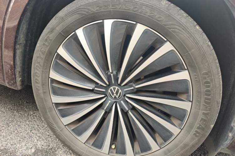 Used Volkswagen Viloran 2023 380TSI Prestige Edition Right Front Wheel Hub