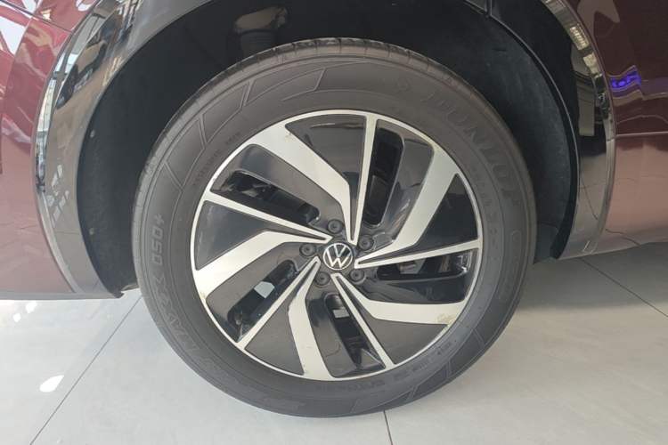 Used Volkswagen Viloran 2023 Revised Version 380TSI Luxury Edition Right Rear Wheel Hub