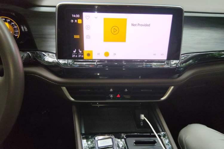 Used Volkswagen Viloran 2023 330TSI Luxury Edition Audio And AC Panel