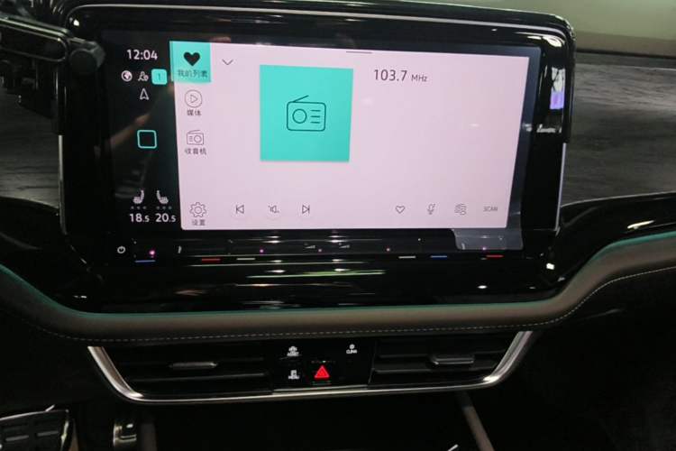 Used Volkswagen Viloran 2023 380TSI Prestige Edition Audio And AC Panel