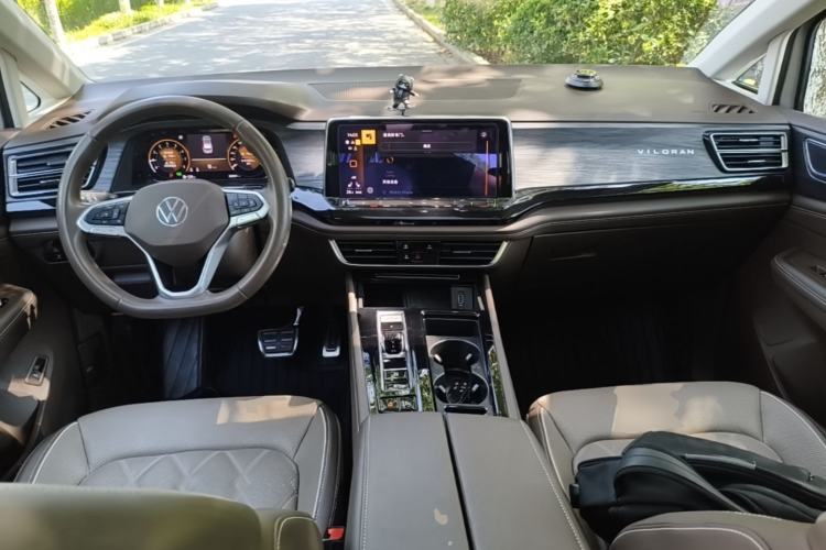 Used Volkswagen Viloran 2023 380TSI Prestige Edition Center Console
