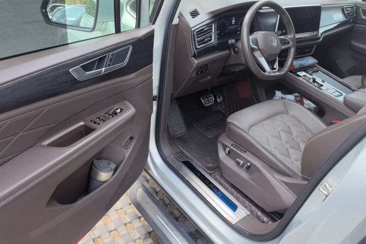 Used Volkswagen Viloran 2023 380TSI Luxury Edition Driver Seat