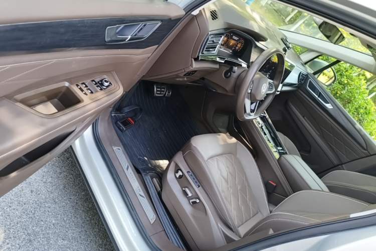 Used Volkswagen Viloran 2023 380TSI Prestige Edition Driver Seat