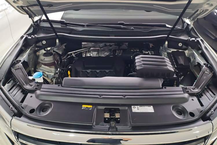 Used Volkswagen Viloran 2023 380TSI Luxury Edition Engine Bay