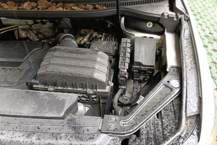 Used Volkswagen Viloran 2023 380TSI Luxury Edition Engine Bay Left