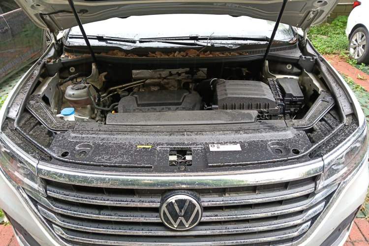 Used Volkswagen Viloran 2023 380TSI Luxury Edition Engine Bay