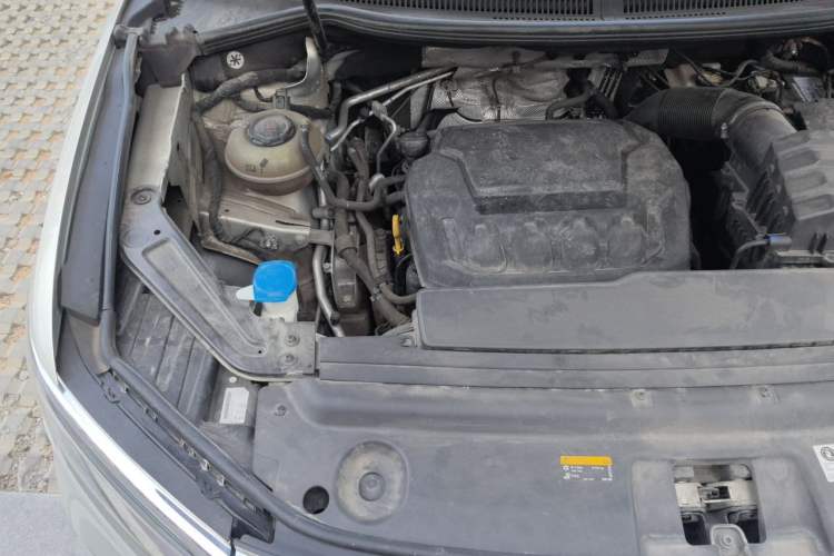 Used Volkswagen Viloran 2023 380TSI Luxury Edition Engine Bay Right