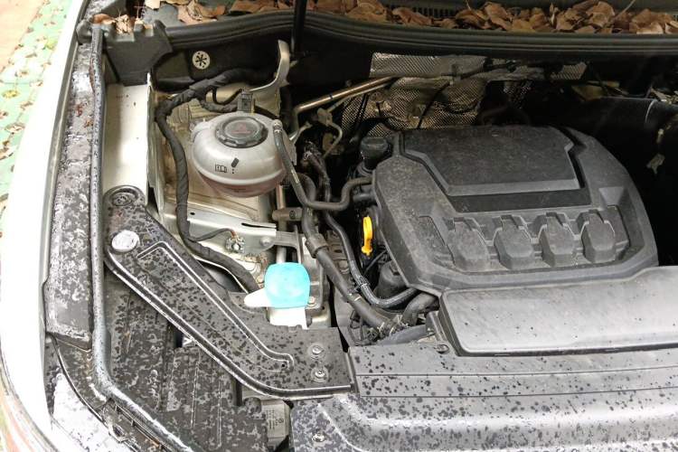 Used Volkswagen Viloran 2023 380TSI Luxury Edition Engine Bay Right